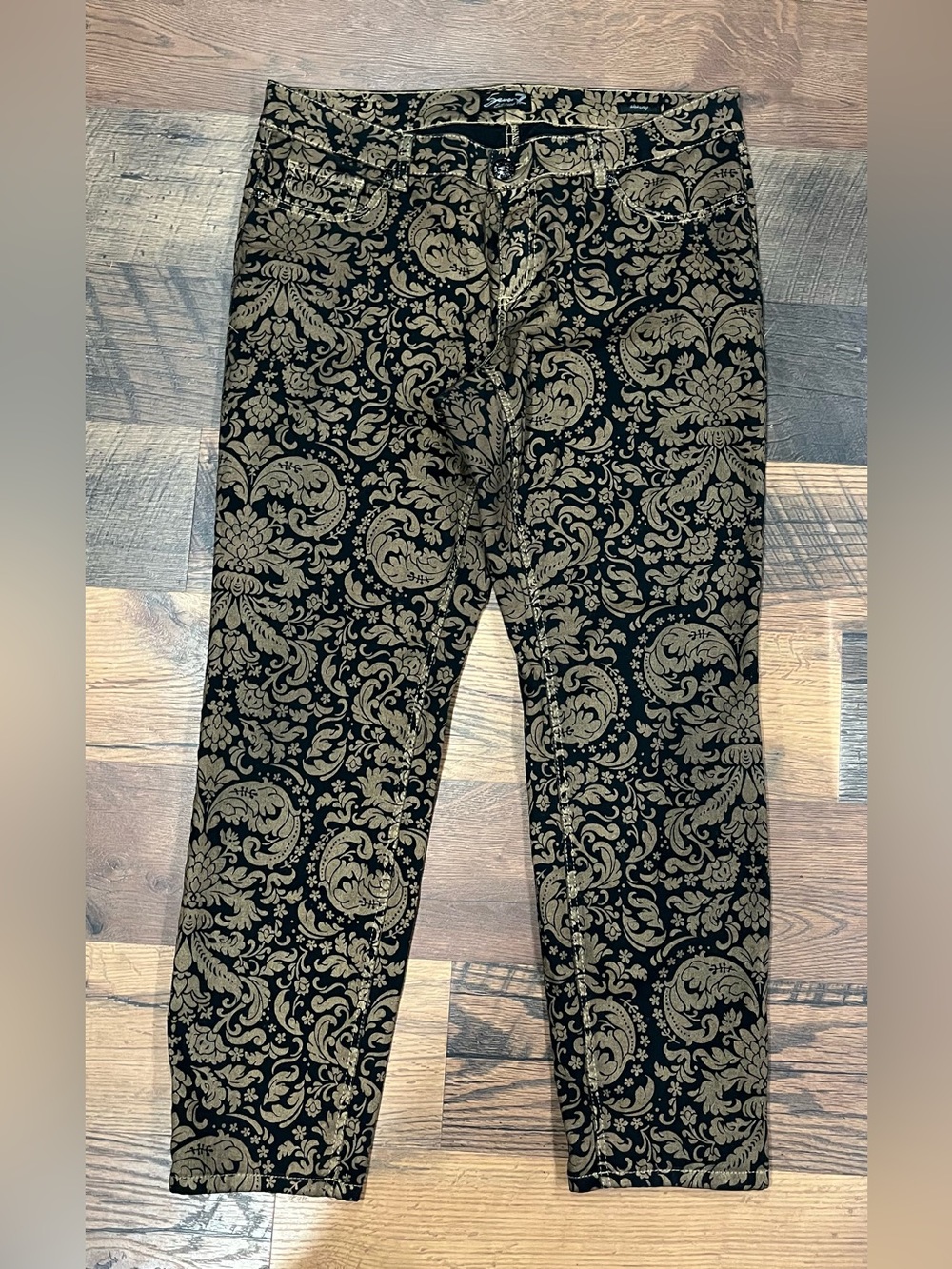 Seven7 Black and Gold Ornate Pattern